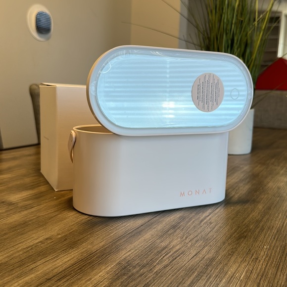 •NEW•Monat Travel Case & Mirror - Picture 7 of 9